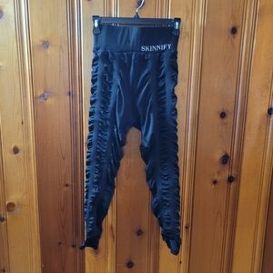 WOMEN'S SKINNIFY RESISTANCE BAND LEGGINGS.